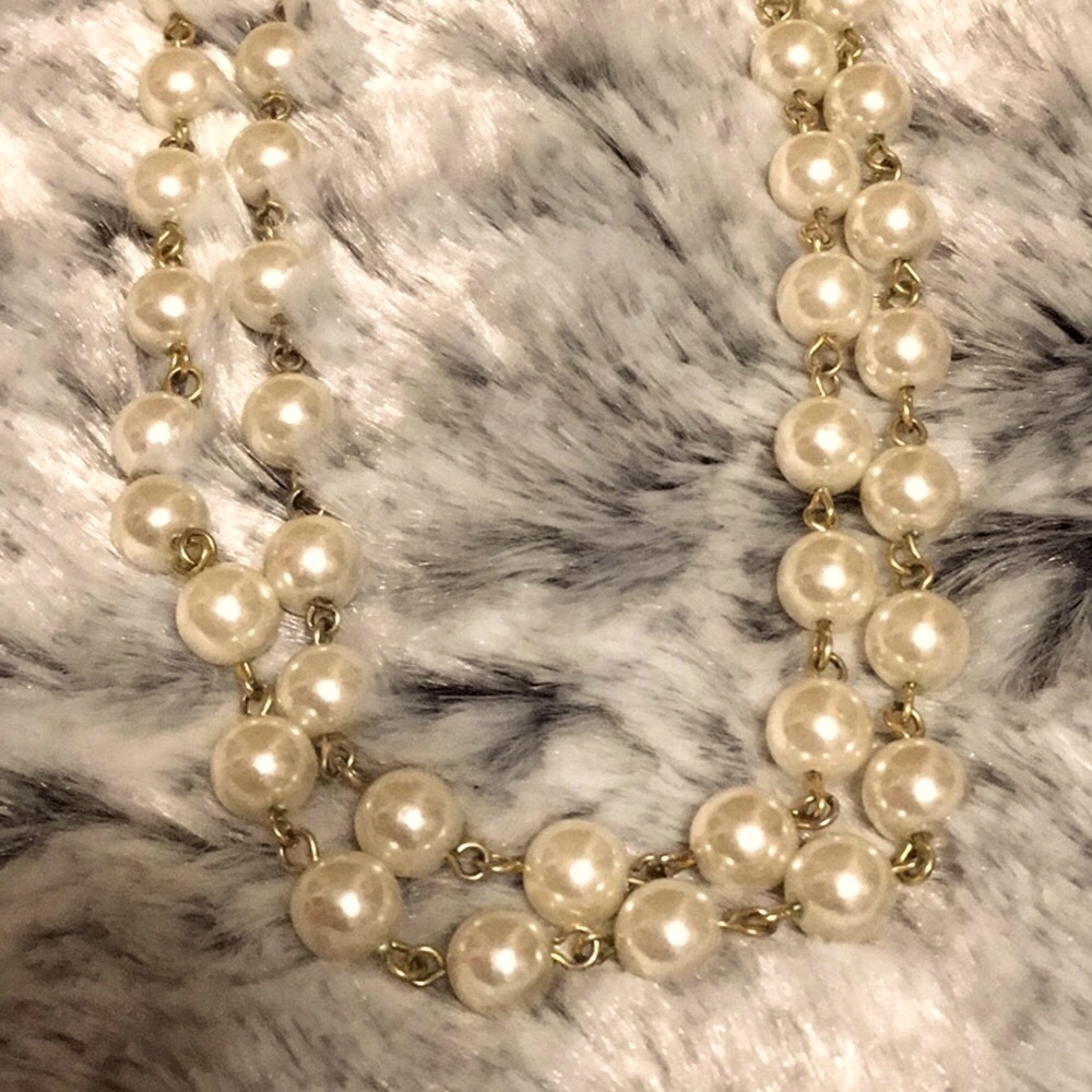 ☝🏻😍 Gorgeous! White Pearl And Chain Necklace 25”